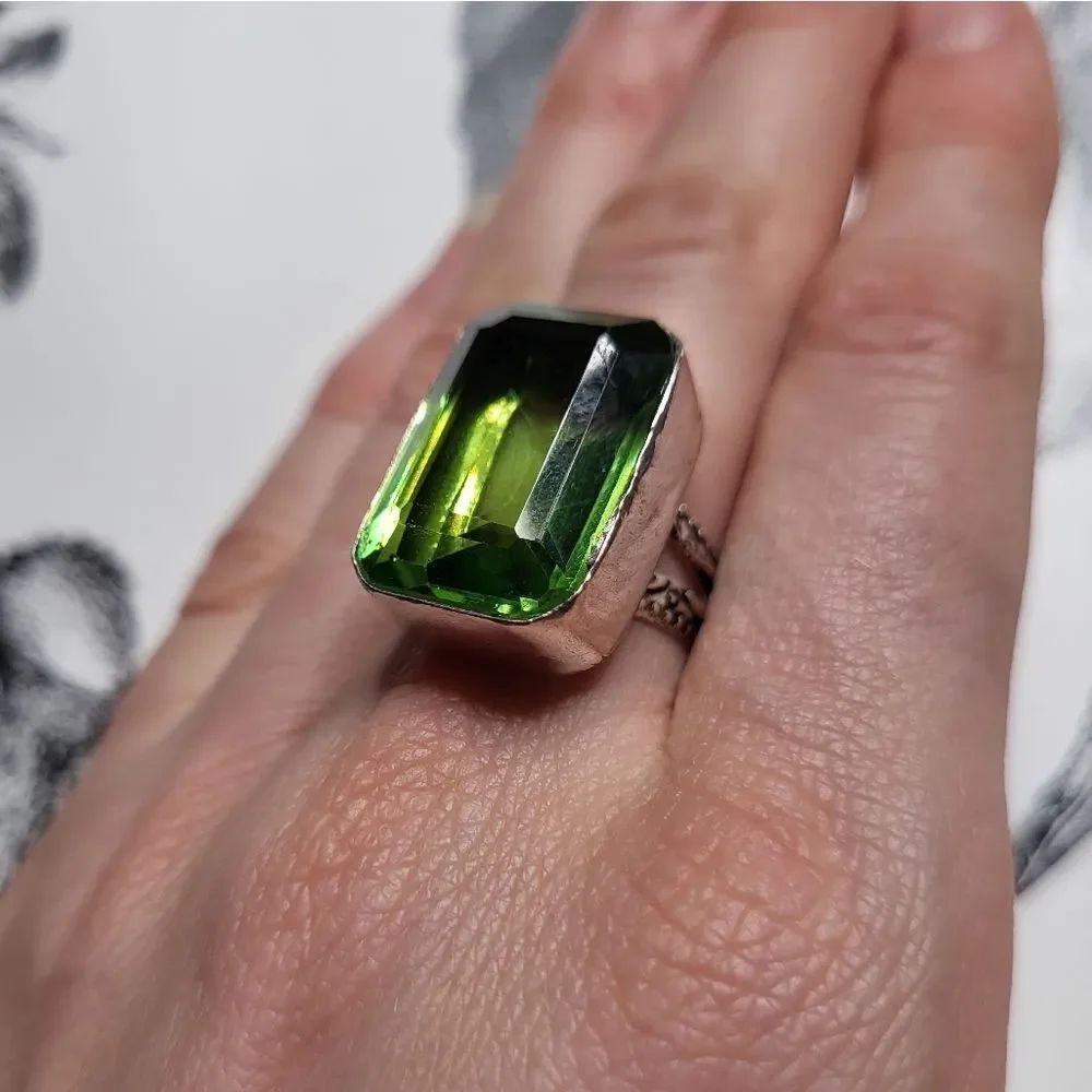 Green Glass Crystal Square Ring - Size 8